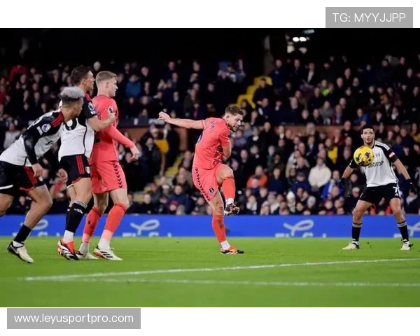 埃弗顿2-0战胜富勒姆，脱离降级区