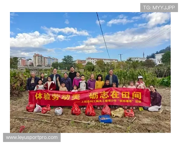 中国U17、U18男篮开展主题教育活动，攀登长城锤炼意志