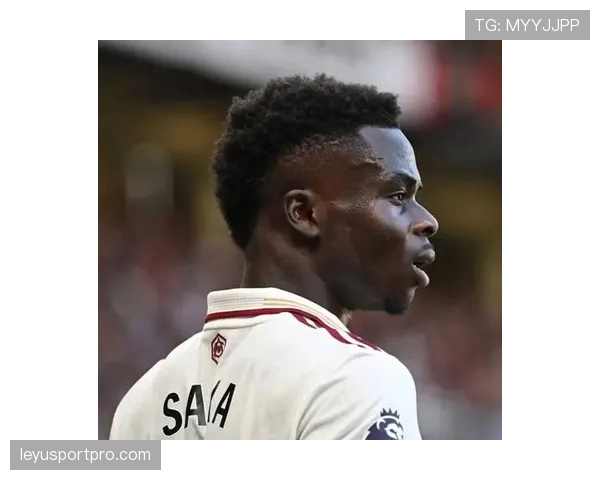 实时：萨卡伤退，阿森纳被迫在半场前做出换人调整